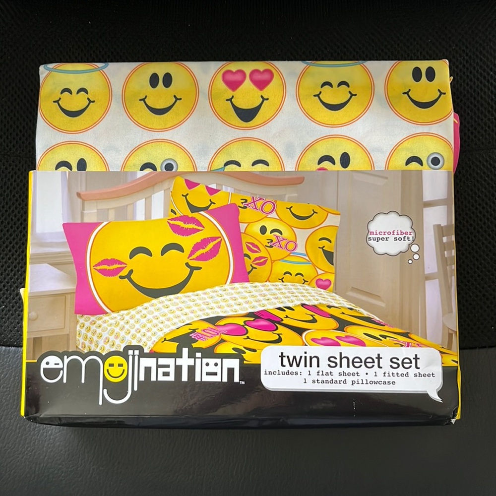 Emoji sheet set twin size new